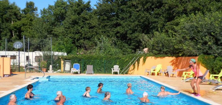 cours aquagym du camping Pyrénées Orientales avec piscine