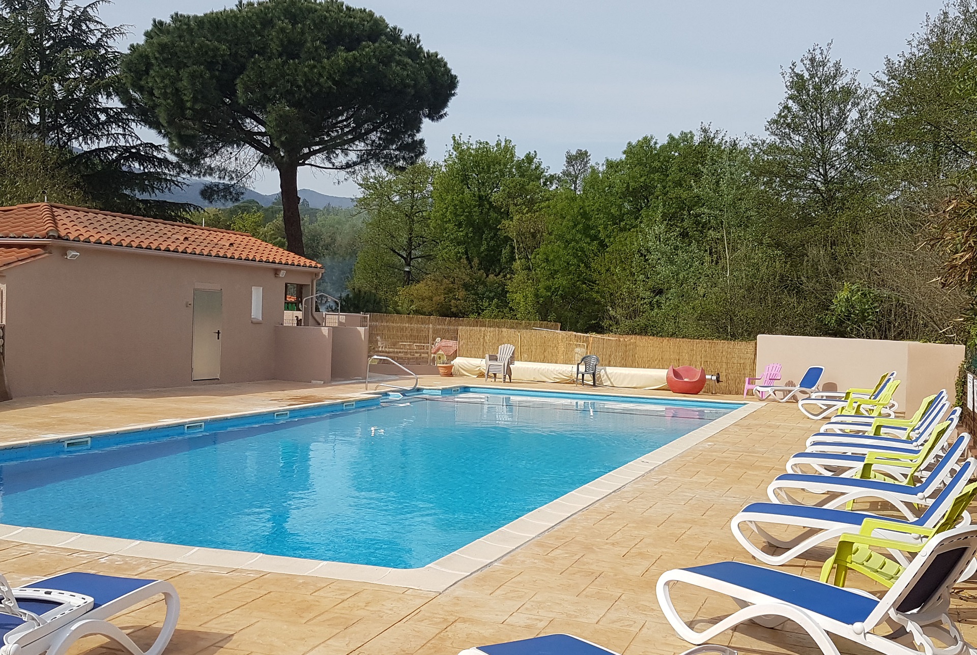 Camping avec piscine à Figueras en Espagne