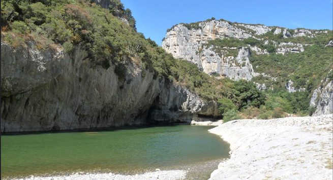 Bord de l'eau non loin du camping du Perthus